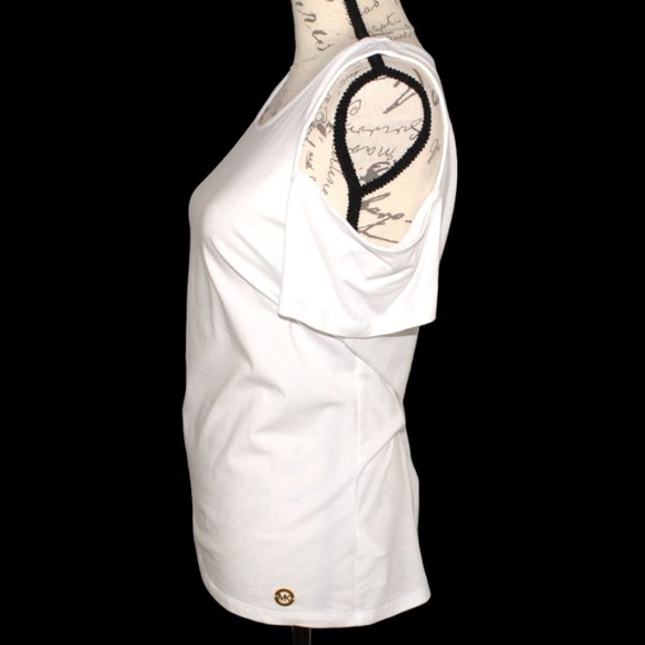 Hot summer, cold shoulder! - Picture 4 of 12